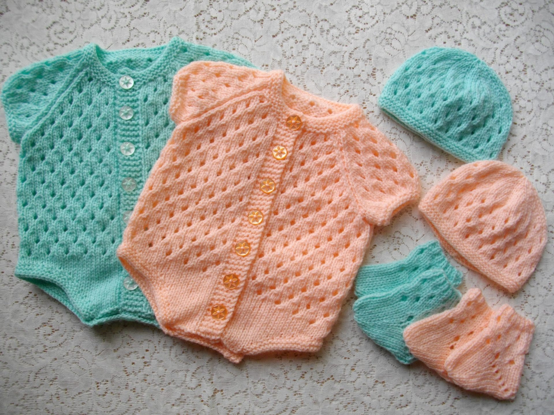 Newborn Bodysuit Knitting Pattern 012 - DollieBabies